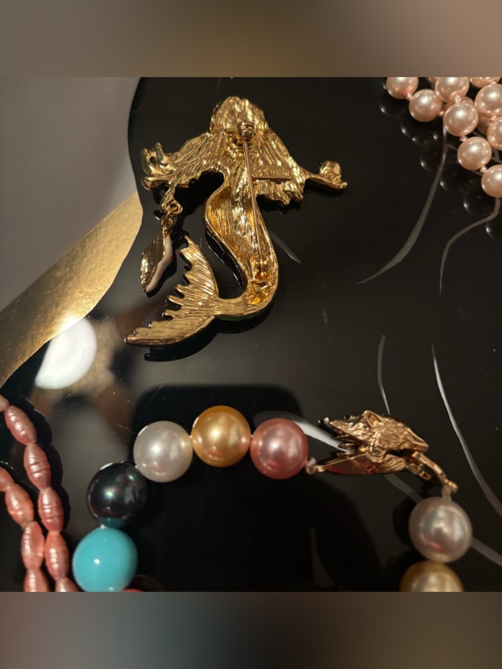 2 Faux Pearl Necklaces, Mermaid Brooch, & a Faux Pearl Bracelet #337 - Picture 6 of 11